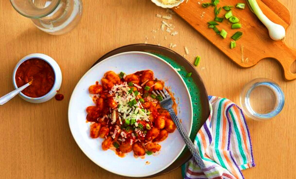 Gnocchi mit pikanter Paprikasoße