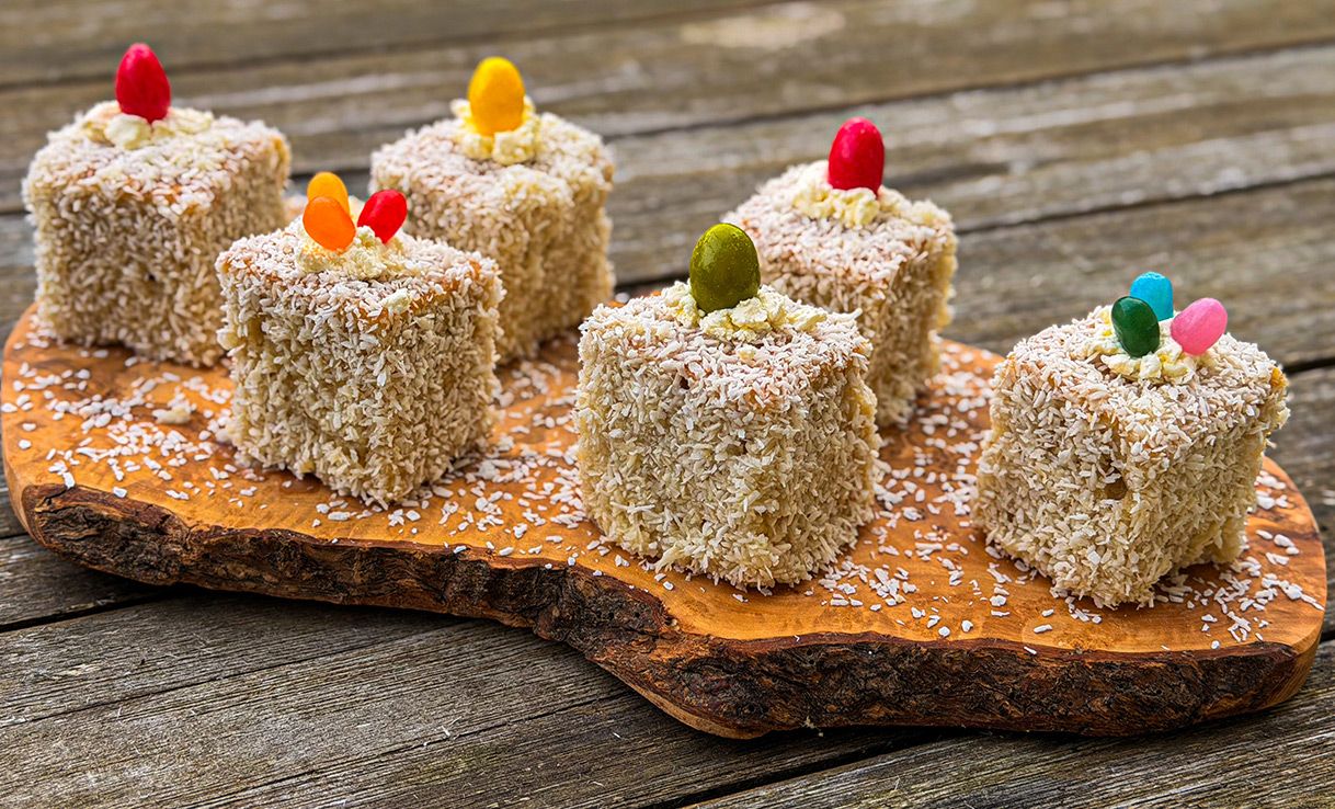 Weiße Lamington-Osternester 