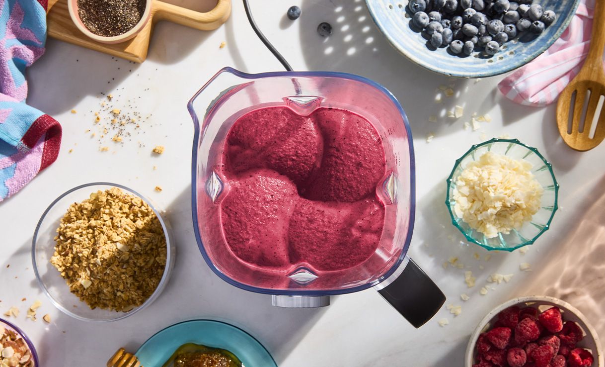 Fruchtige Smoothie-Bowl aus Acai-Beeren
