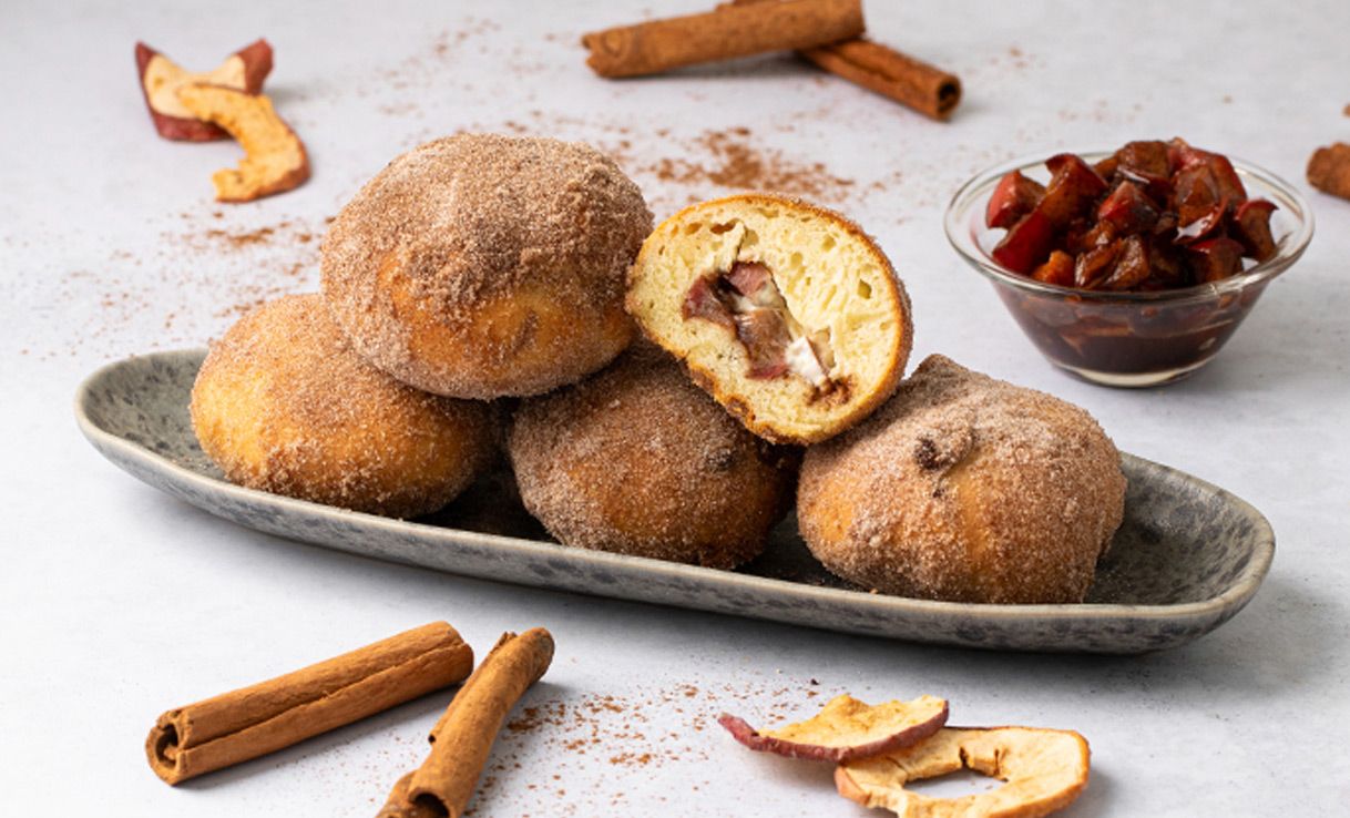 Joghurtbällchen mit Apfel-Cheesecake-Füllung