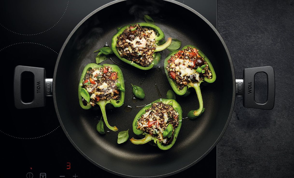 Gebackene grüne Paprika mit Quinoa