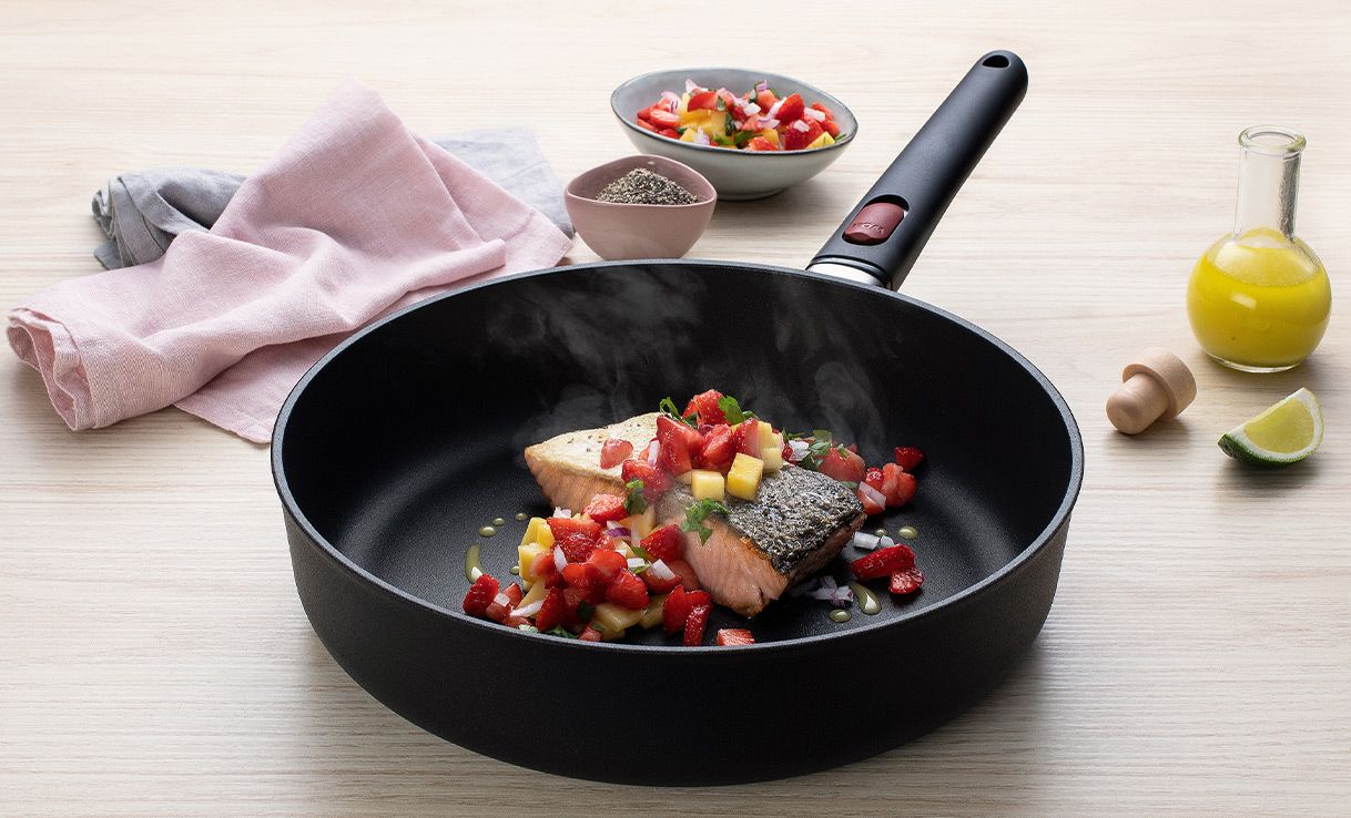Lachs mit Mango-Salsa aus der WOLL Pfanne