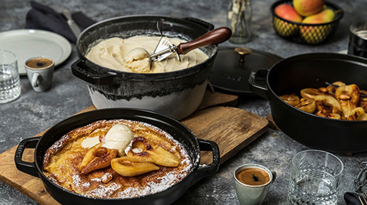Ofenpfannkuchen (Dutch Cake) mit Vanille-Eis, karamellisierten Birnen und Lillet-Sirup
