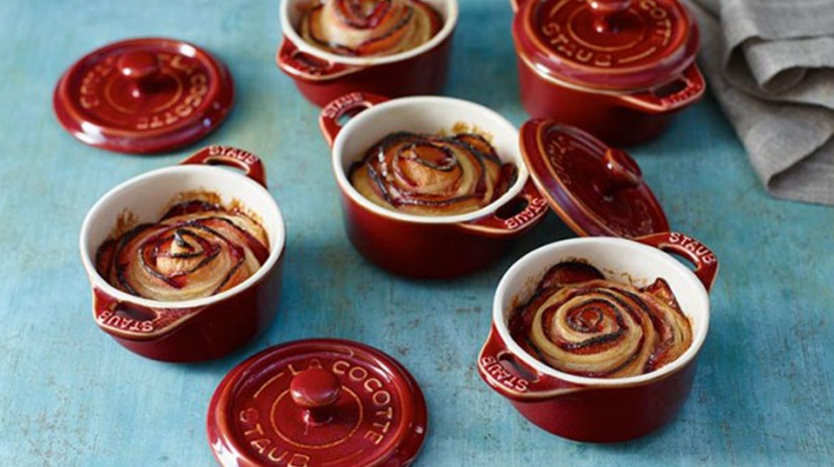 Feine Pflaumenrosen im Blätterteig