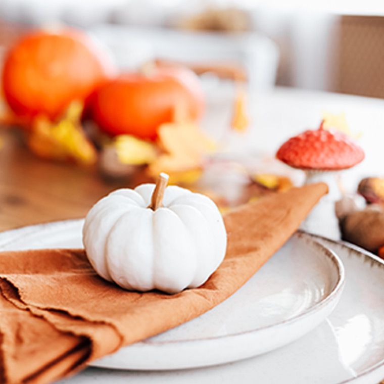 Herbstlich gedeckter Tisch