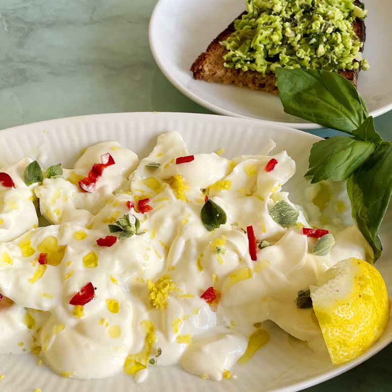 Burrata Carpaccio mit Bruschetta und Bohnen-Pesto