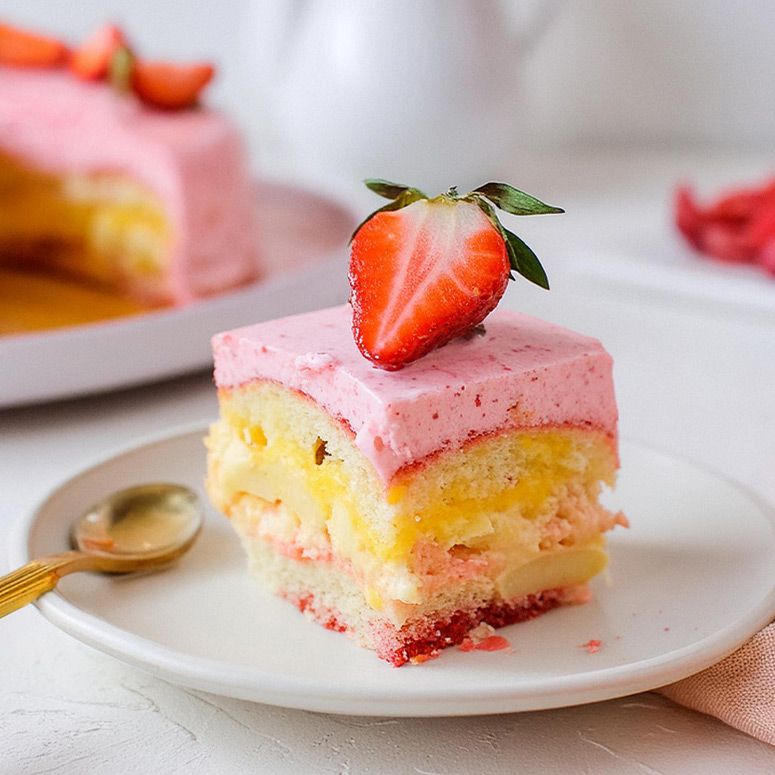 Zitronenküchlein mit Erdbeereis