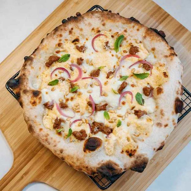 Pizza mit Merguez & Feta mit Aprikosen- marmelade