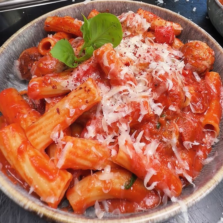 Tim Mälzers Spicy Pasta mit Meatballs