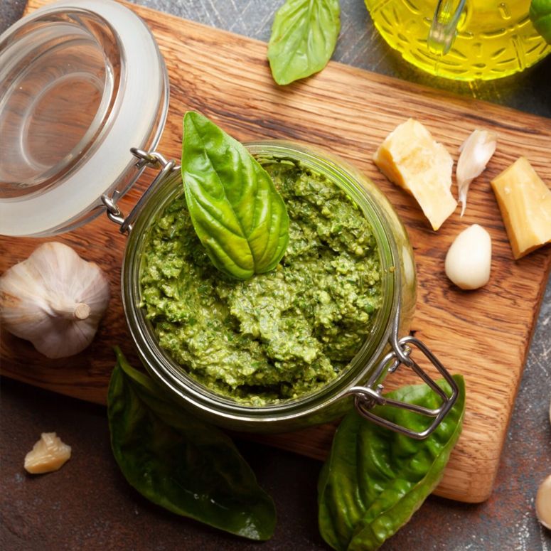 Selbstgemachtes Basilikumpesto