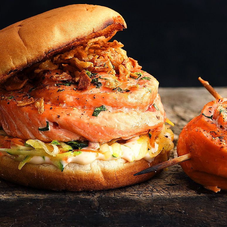 Exotischer Lachsburger