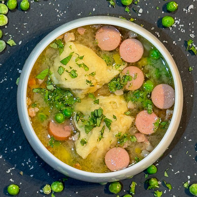 Erbsensuppe mit Omas Mehlklößen