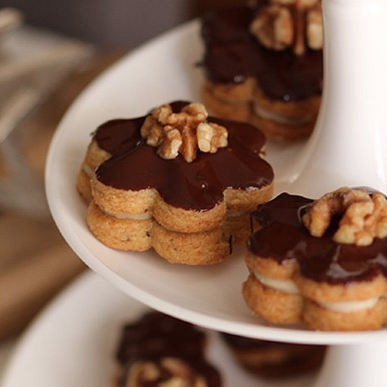 Walnuss-Marzipan-Plätzchen