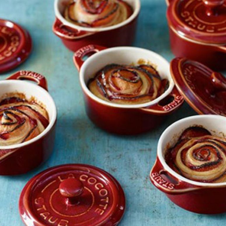 Feine Pflaumenrosen im Blätterteig